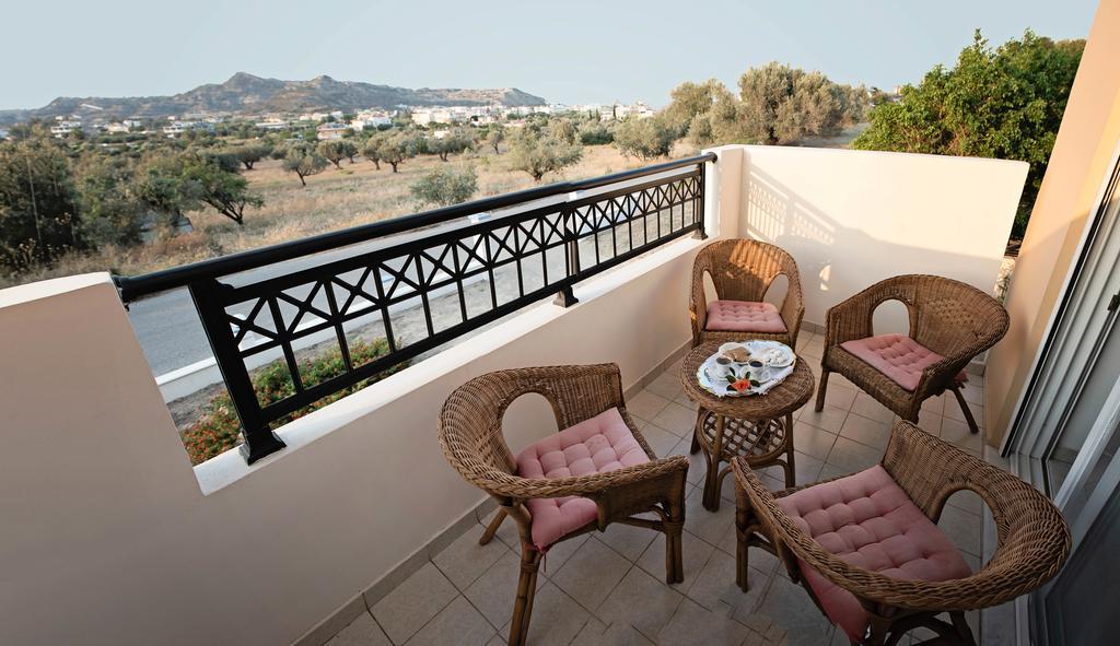 פליראקי Nephele Apartments מראה חיצוני תמונה