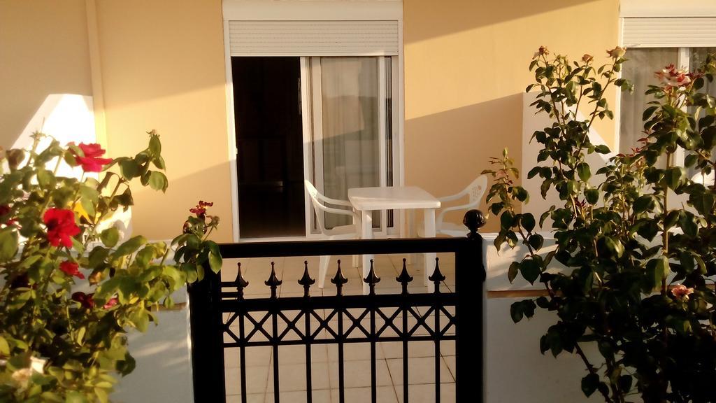 פליראקי Nephele Apartments מראה חיצוני תמונה