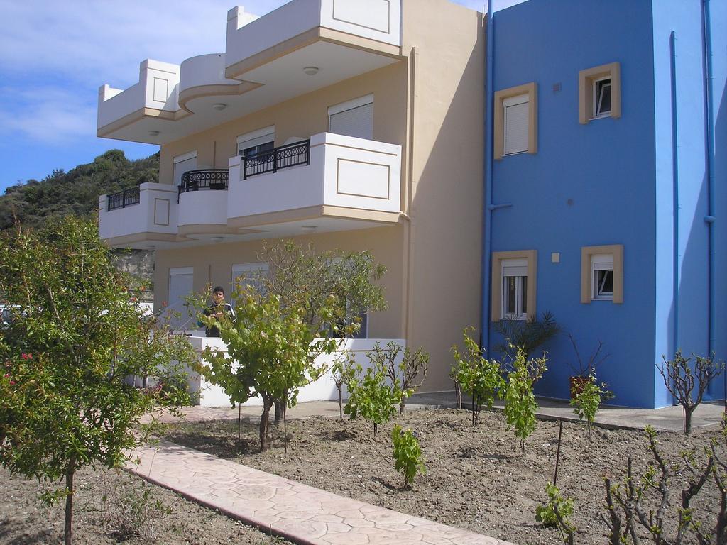 פליראקי Nephele Apartments מראה חיצוני תמונה