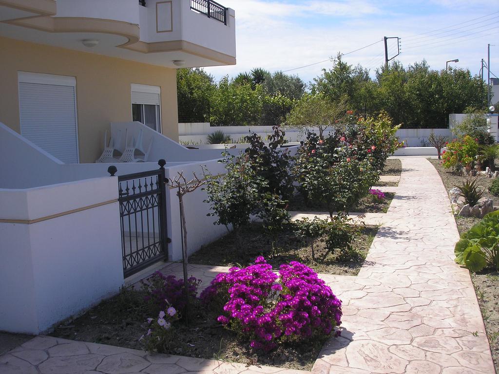 פליראקי Nephele Apartments מראה חיצוני תמונה