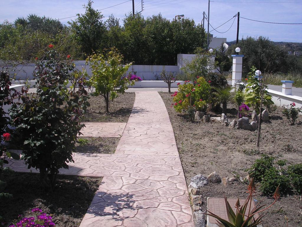 פליראקי Nephele Apartments מראה חיצוני תמונה