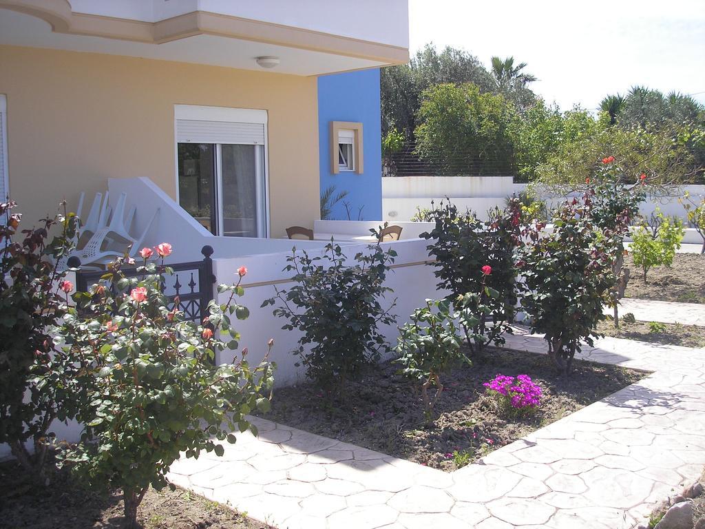 פליראקי Nephele Apartments מראה חיצוני תמונה