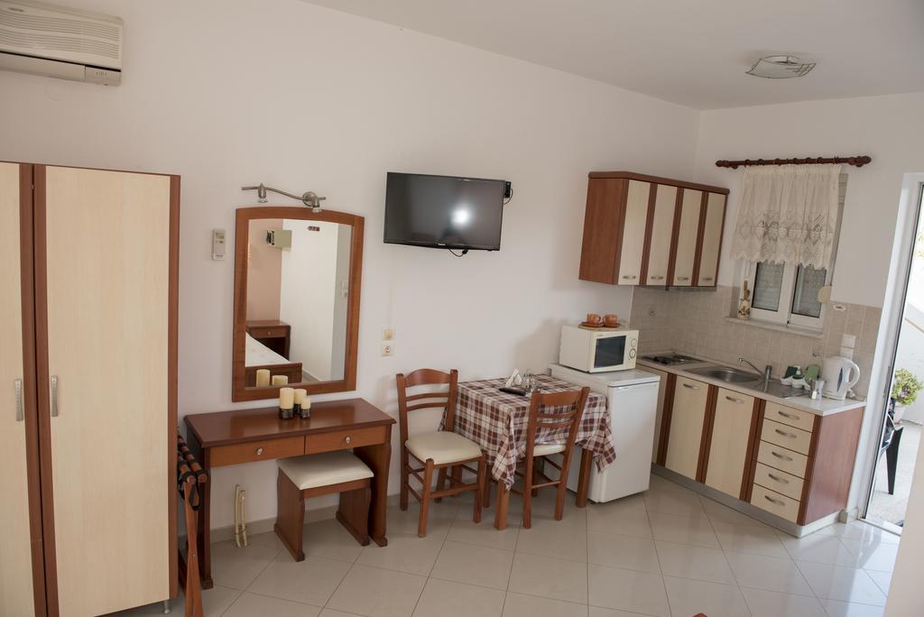 פליראקי Nephele Apartments מראה חיצוני תמונה