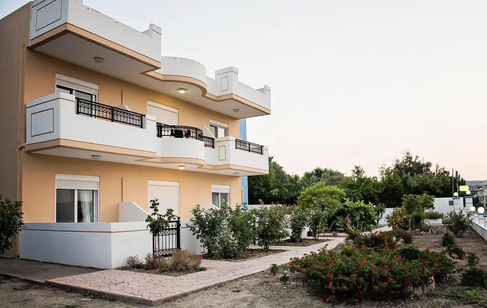 פליראקי Nephele Apartments מראה חיצוני תמונה