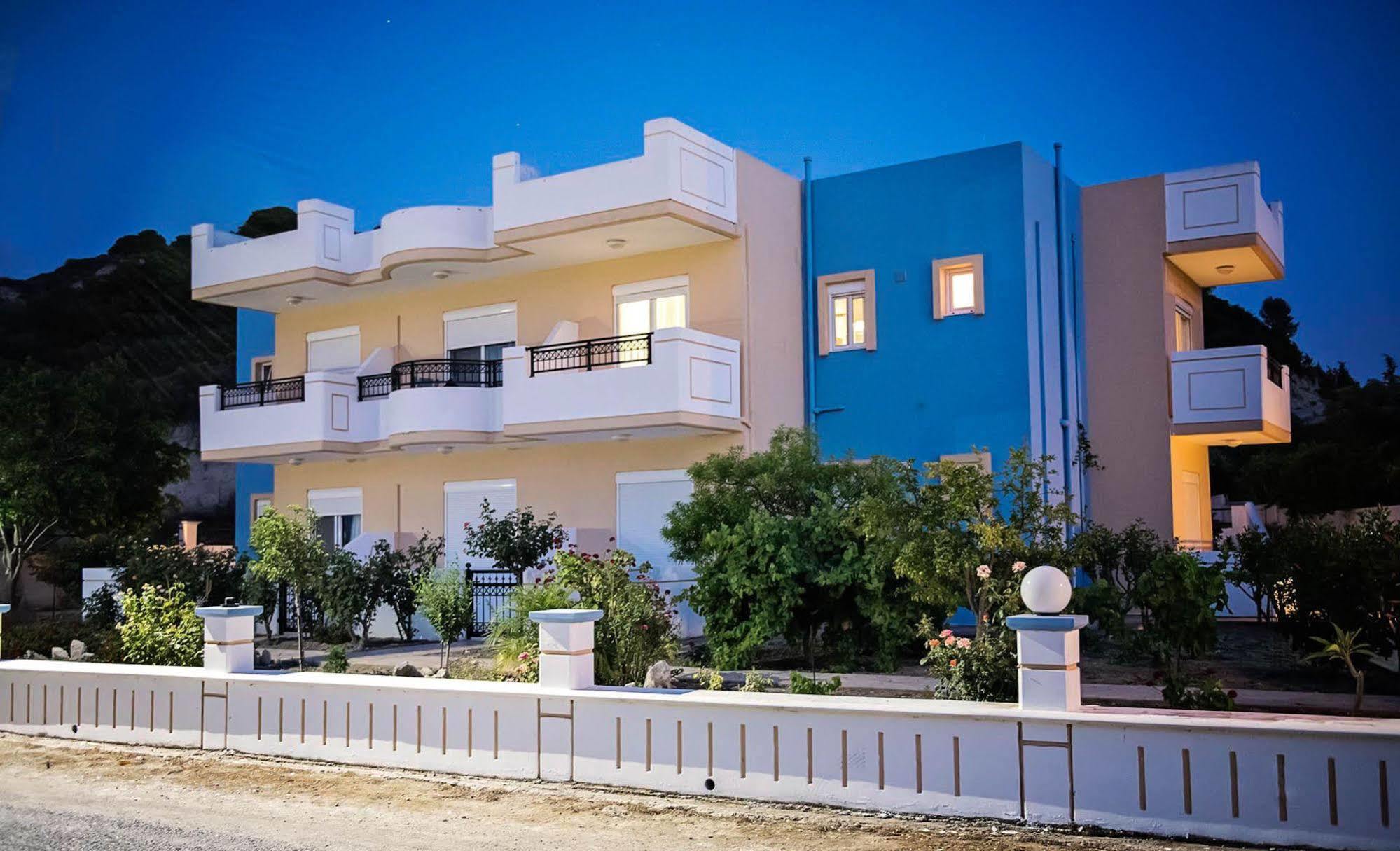 פליראקי Nephele Apartments מראה חיצוני תמונה