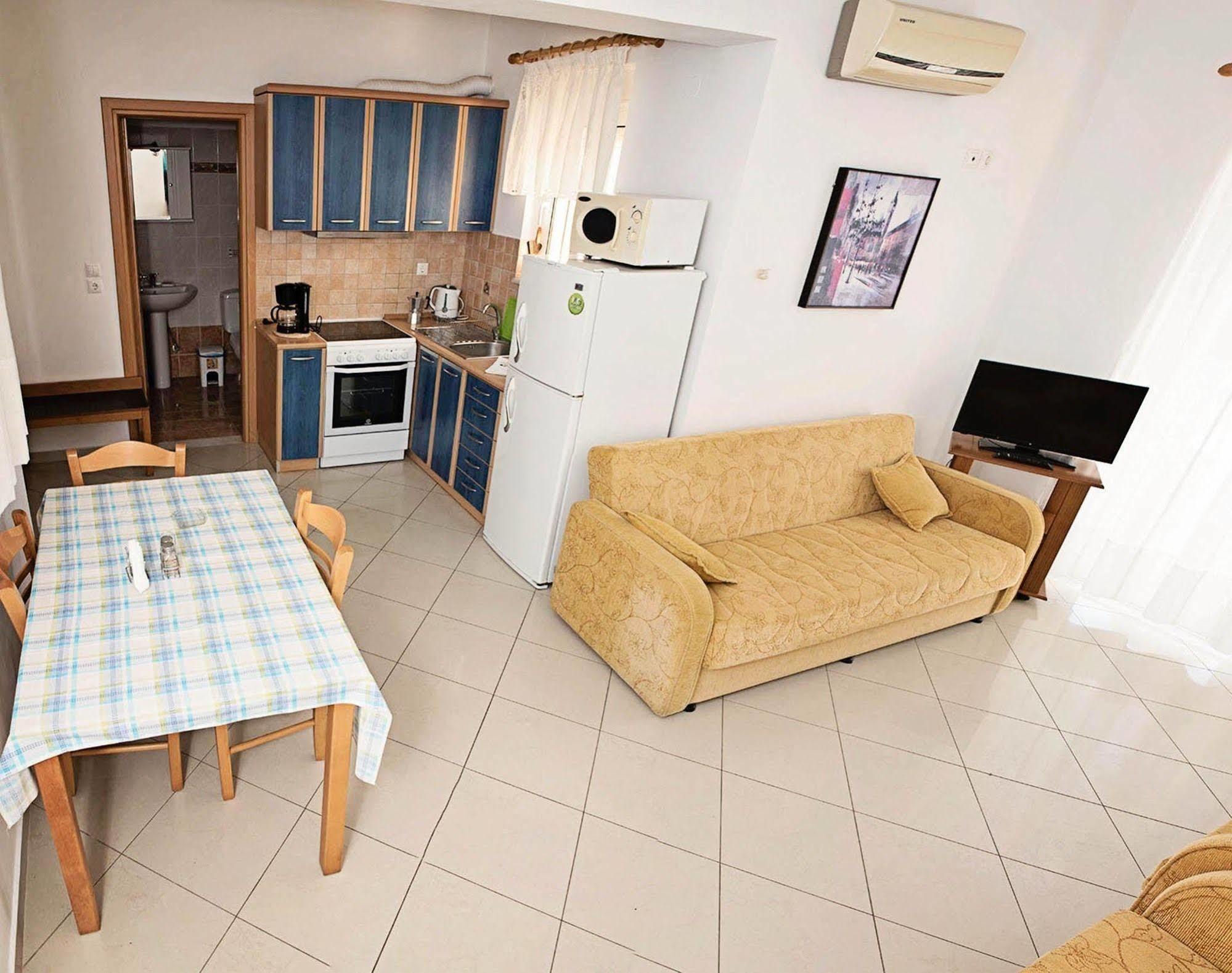 פליראקי Nephele Apartments מראה חיצוני תמונה