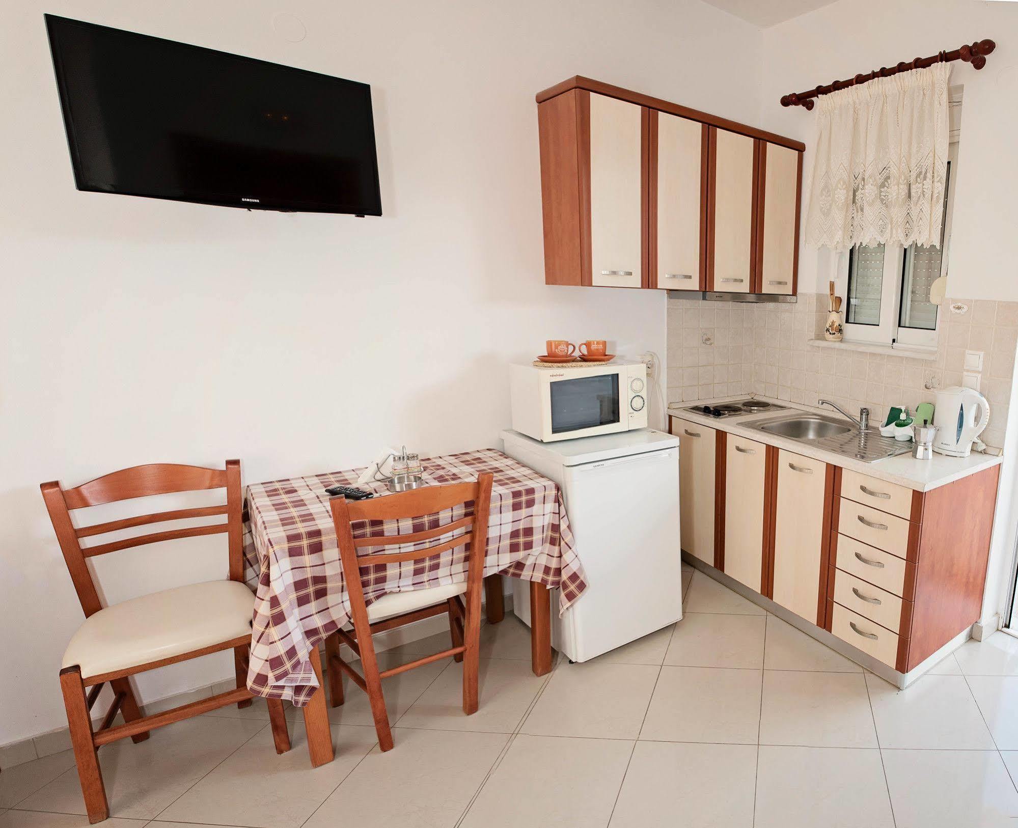 פליראקי Nephele Apartments מראה חיצוני תמונה