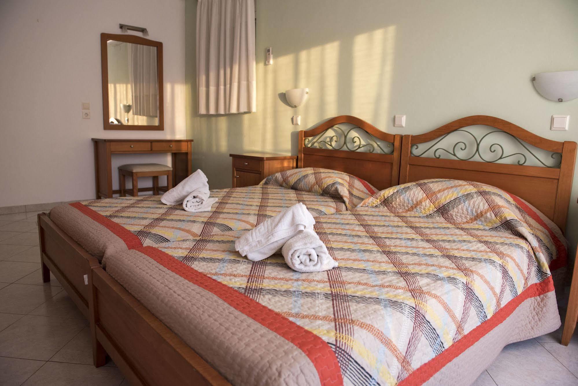 פליראקי Nephele Apartments מראה חיצוני תמונה